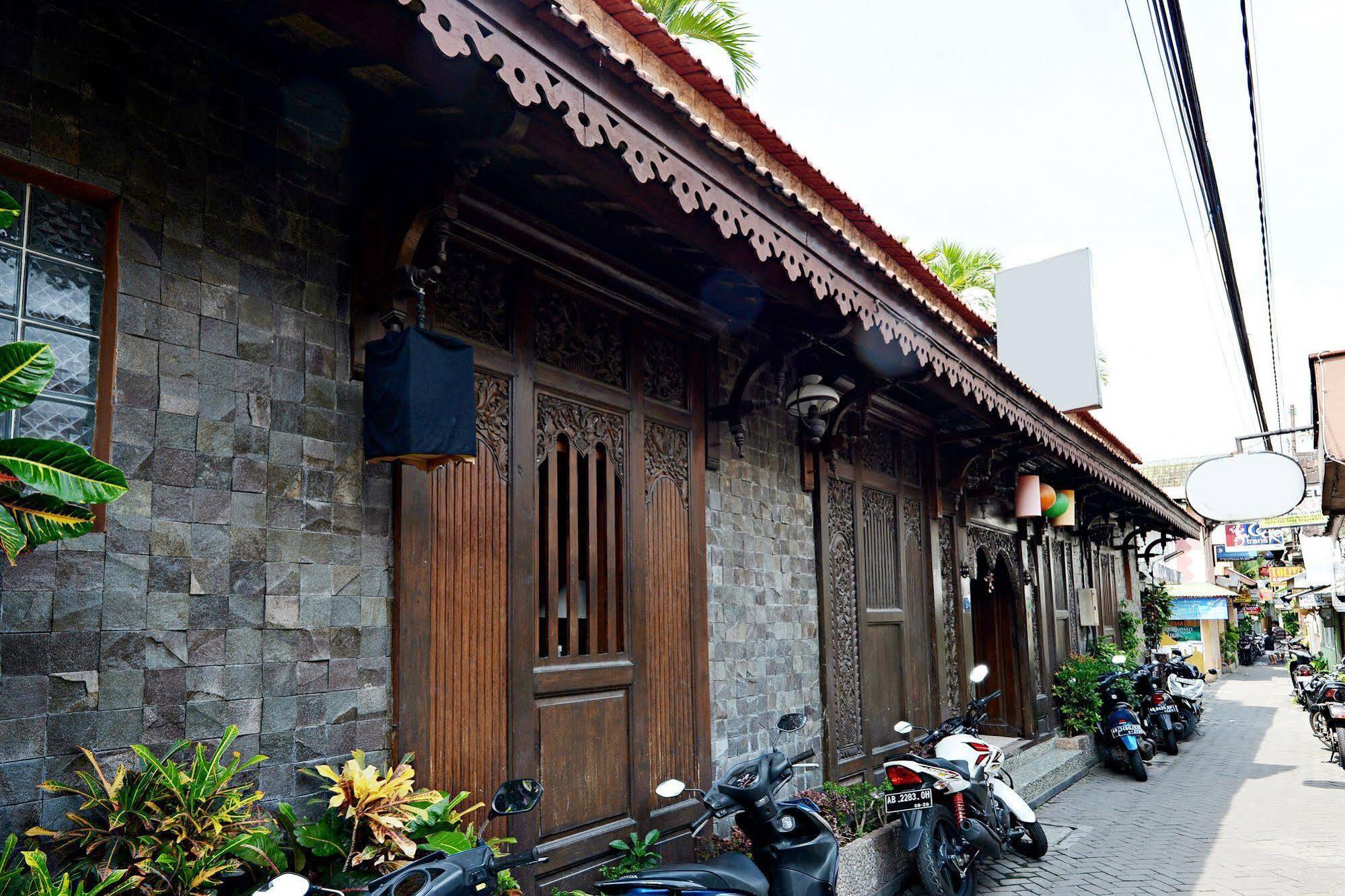 Zen Rooms Malioboro Sosrowijayan Wetan Джокьякарта Экстерьер фото